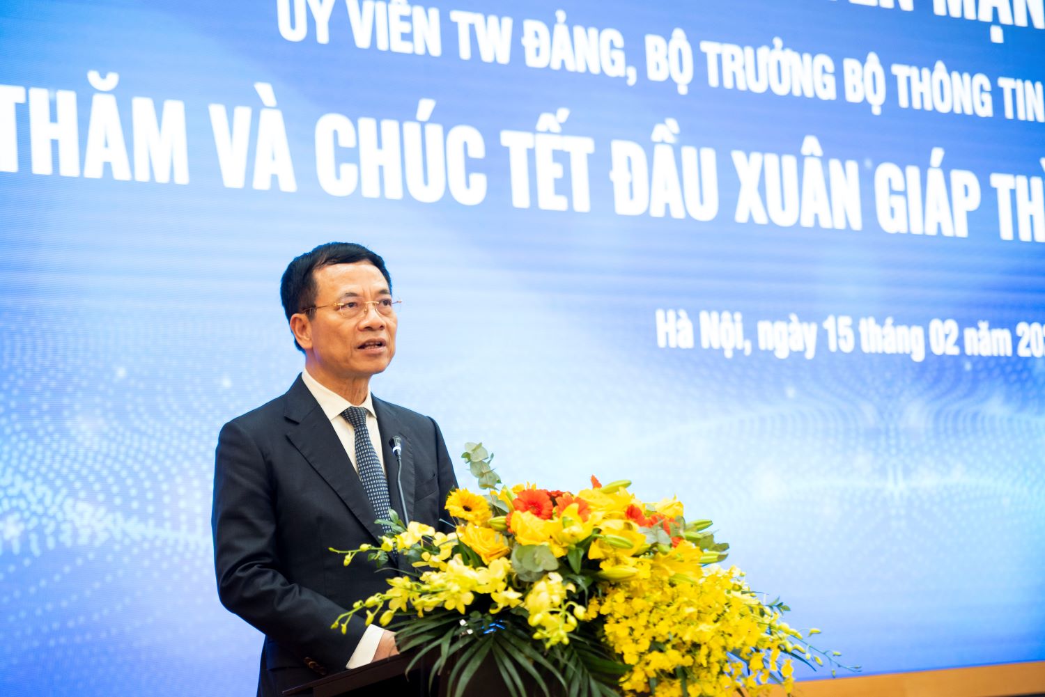 Minister Nguyen Manh Hung held high expectations for FPT during his visit to the Corporation on February 15, 2024.