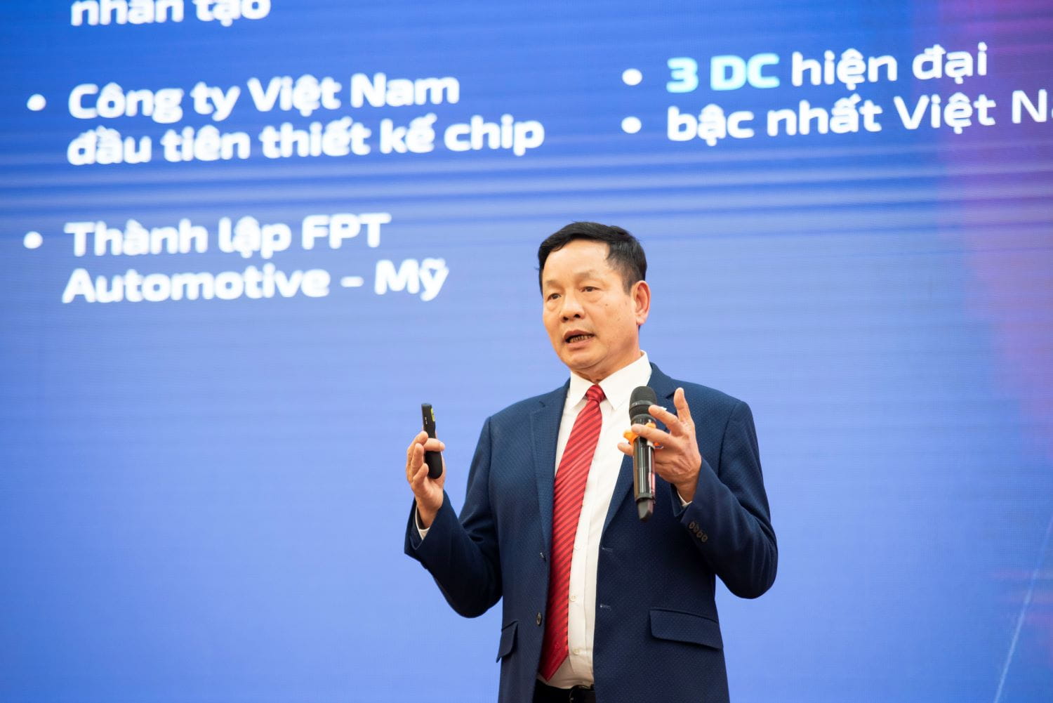 Mr. Truong Gia Binh, Chairman of FPT Corporation, presented FPT's accomplishments in 2023.