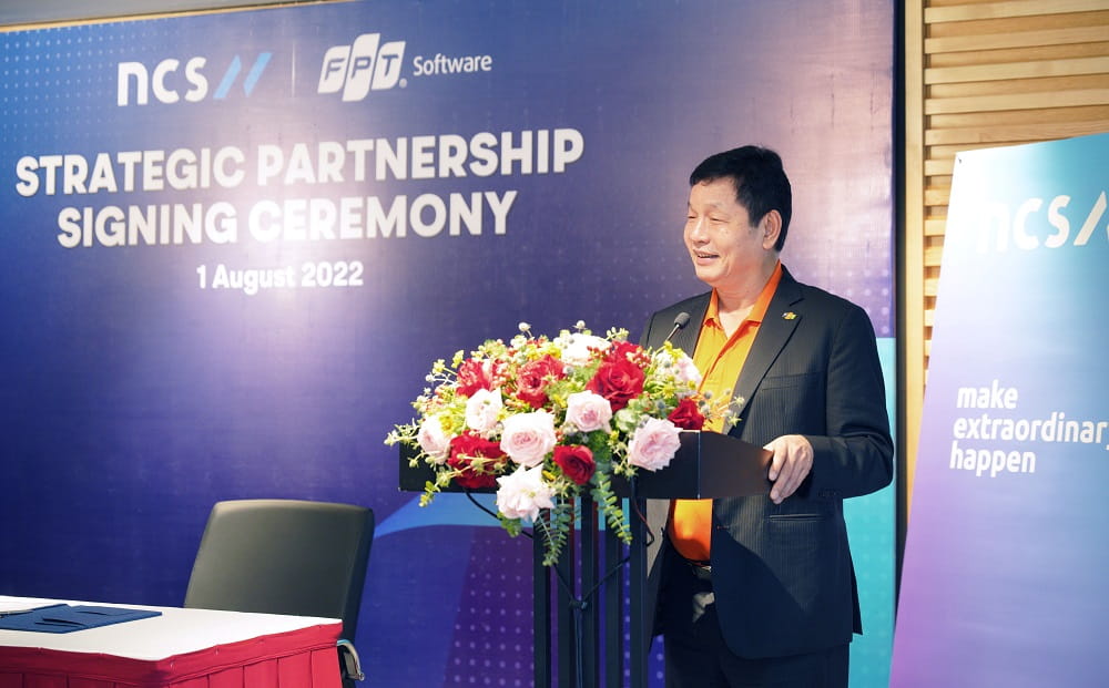 Dr Truong Gia Binh, FPT chairman at the signing ceremony