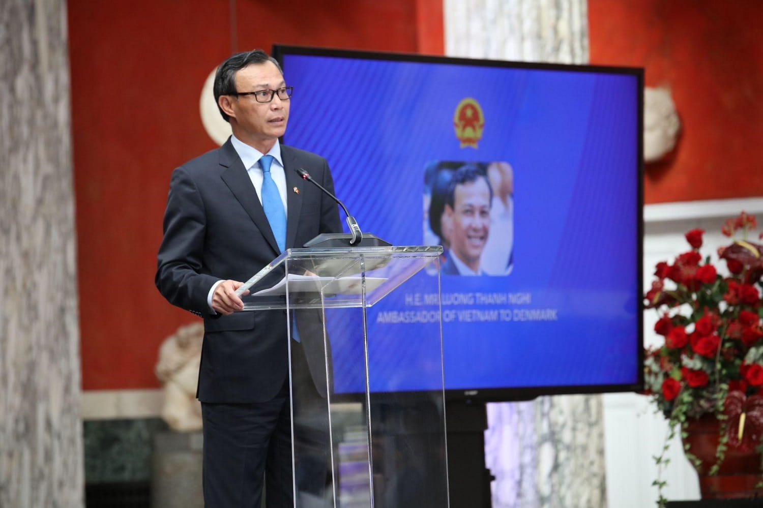 Đại sứ Việt Nam tại Đan Mạch Lương Thanh Nghị phát biểu tại buổi Lễ khai trương