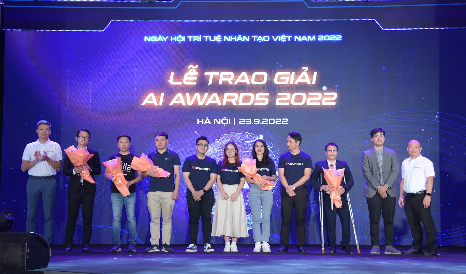 Lê trao giải AI Awards 2022 trong khuôn khổ sự kiện AI4VN