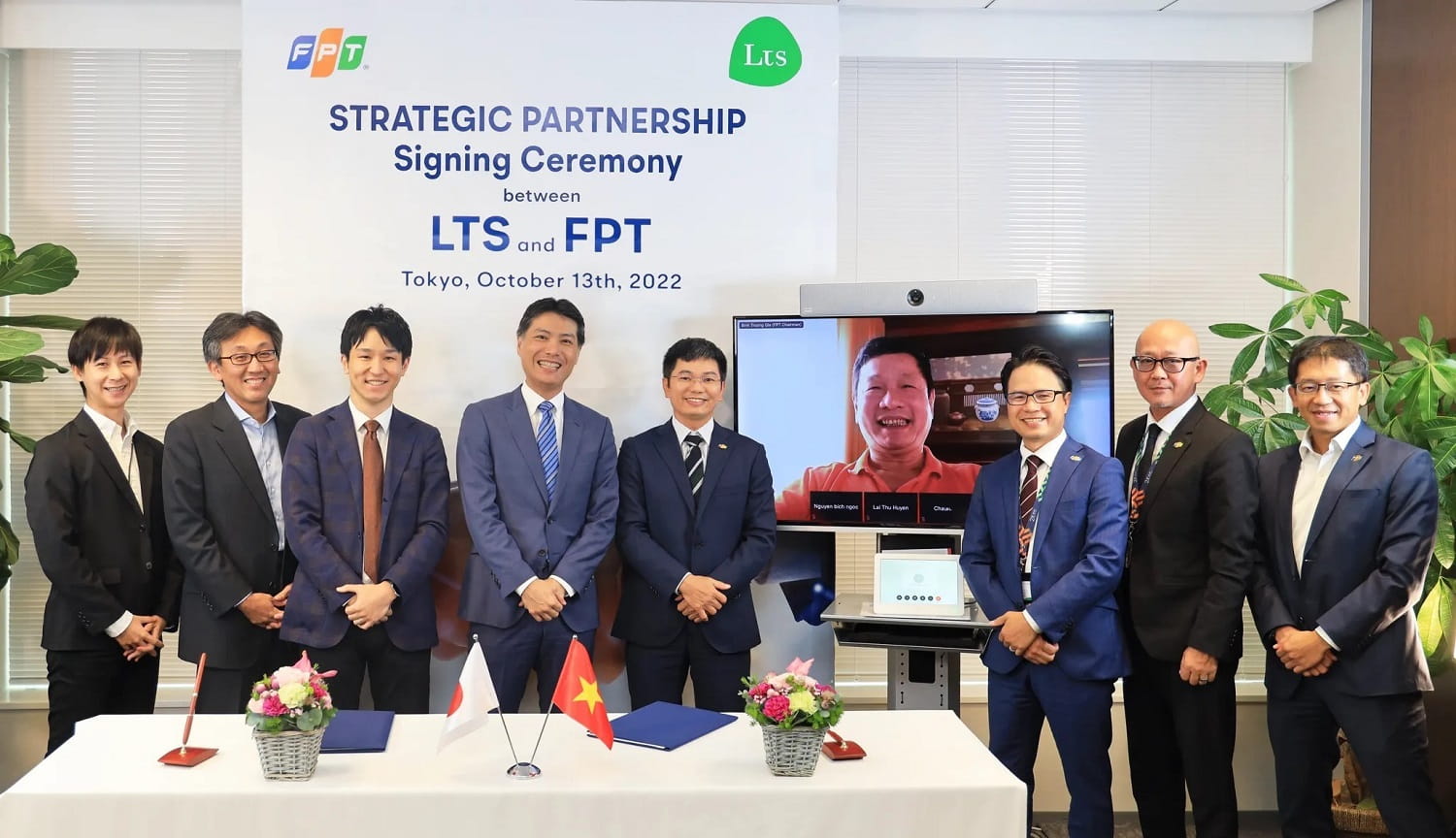 Ban lãnh đạo Tập đoàn FPT và LTS, Inc. tại lễ ký kết ngày 13/10/2022 tại Tokyo, Nhật Bản