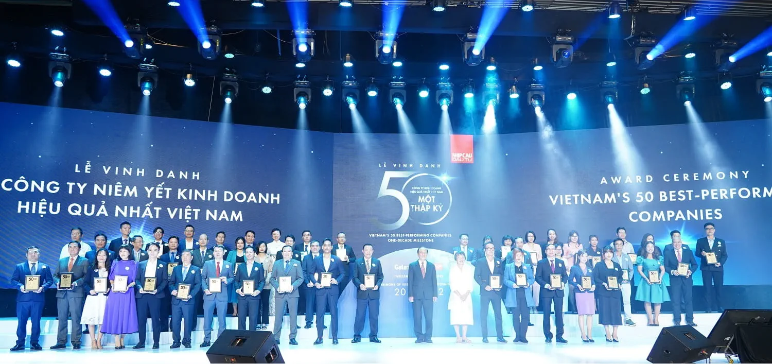 FPT has stood firmly in the "Vietnam's 50 Best-performing Companies" (TOP50) for 11 consecutive years