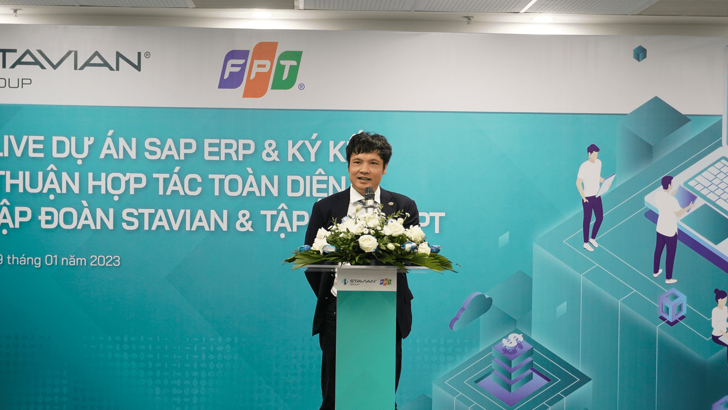 Mr. Nguyen Van Khoa - CEO of FPT Corporation - agreed that the partnership between the two companies would boost the digitization process for Stavian.