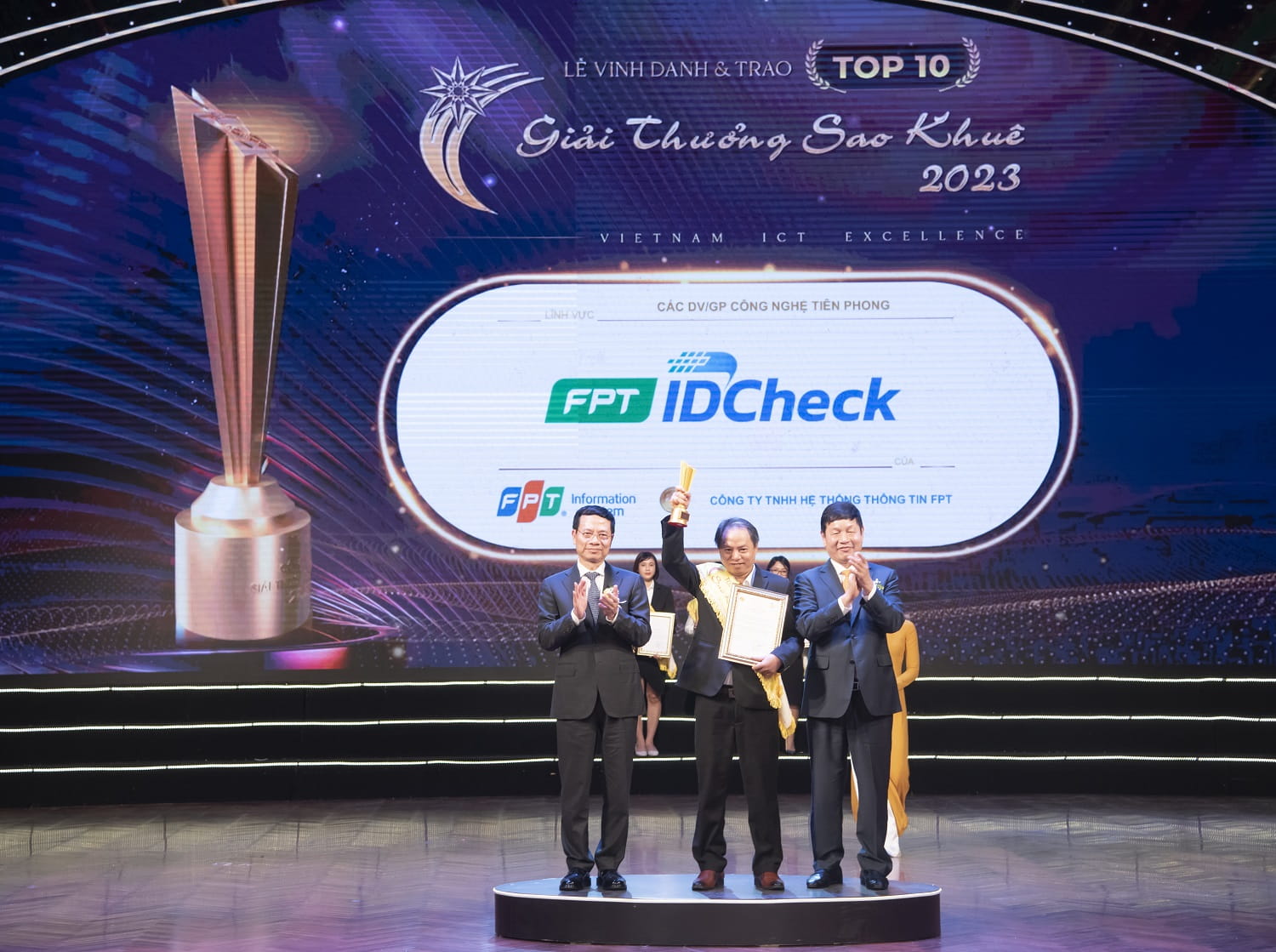 FPT.IDCheck - the digital authentication and anti-counterfeiting solution - was honored in the Top 10 Sao Khue.