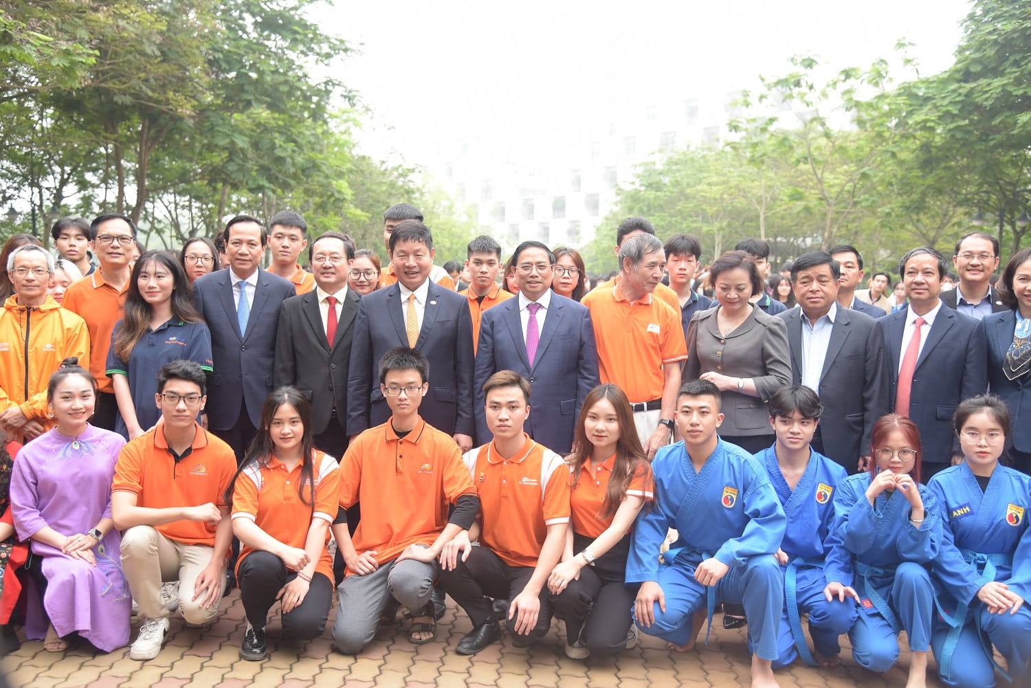 Prime Minister Pham Minh Chinh expressed interest in education and high-tech workforce training at FPT University