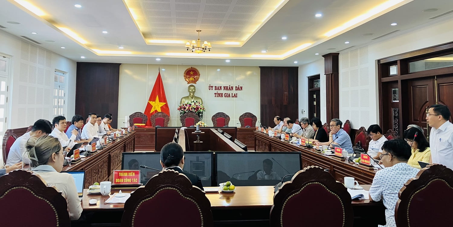 Overview of the working session between FPT and the People's Committee of Gia Lai province