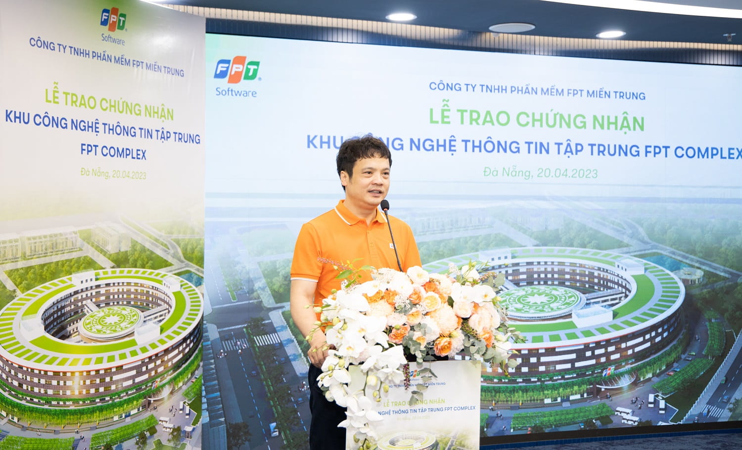 FPT's CEO Nguyen Van Khoa was sharing at the event.