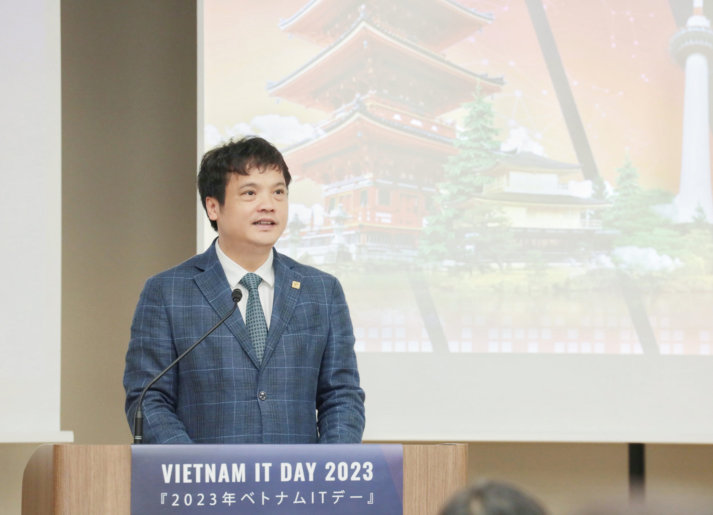 Mr. Nguyen Van Khoa delivered the opening speech at the Vietnam IT Day 2023 event.
