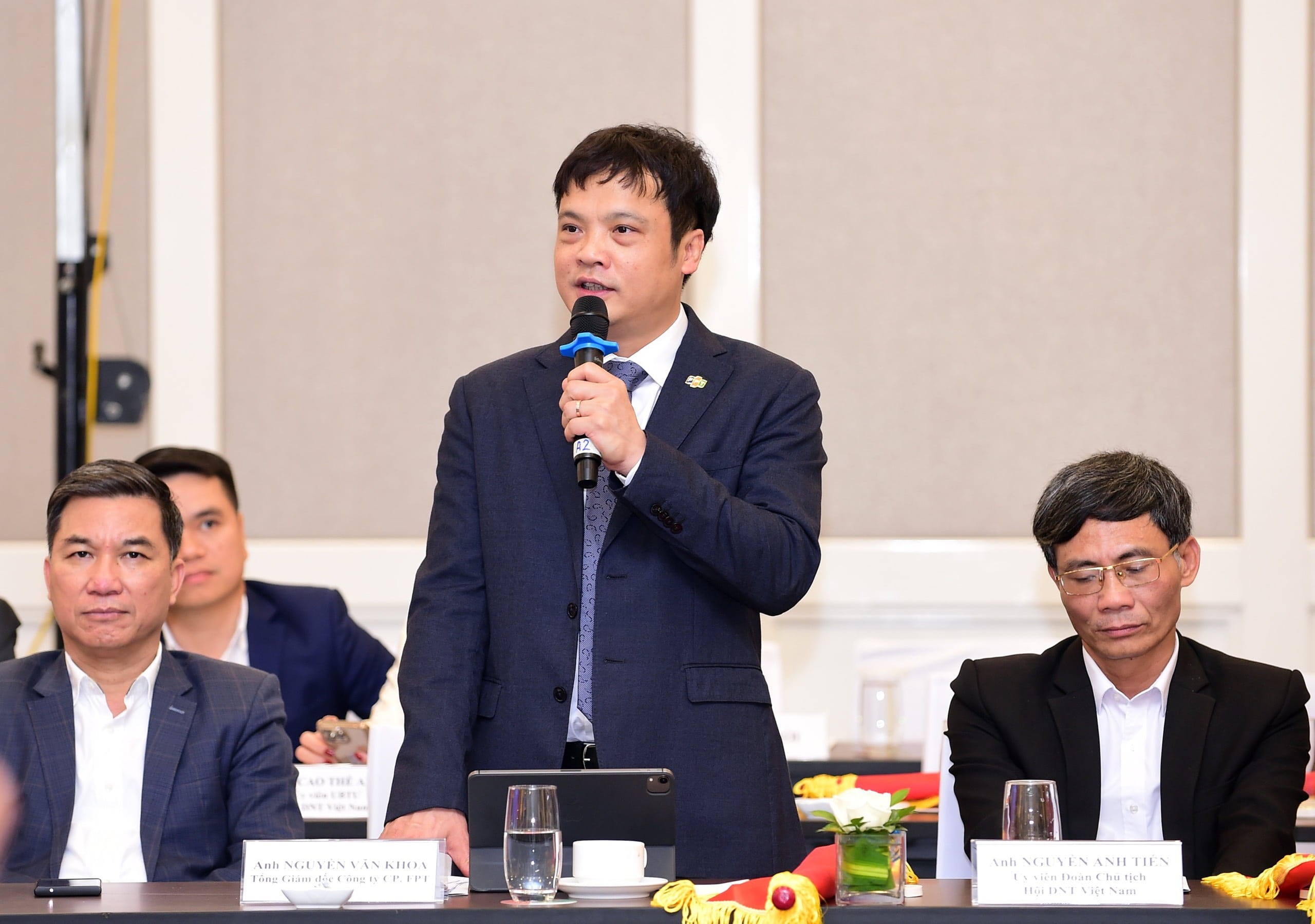 CEO FPT lam chu tich hoi doanh nhan tre vietnam