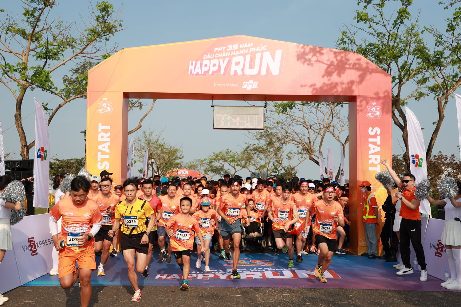 The Happy Run in Da Nang and Quy Nhon attracted 6,000 participants